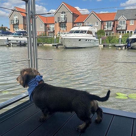 Lincoln Floating Holidays Exterior foto