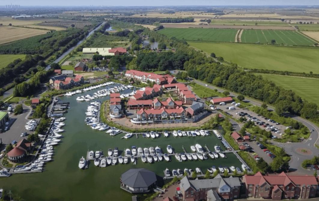 Lincoln Floating Holidays Exterior foto