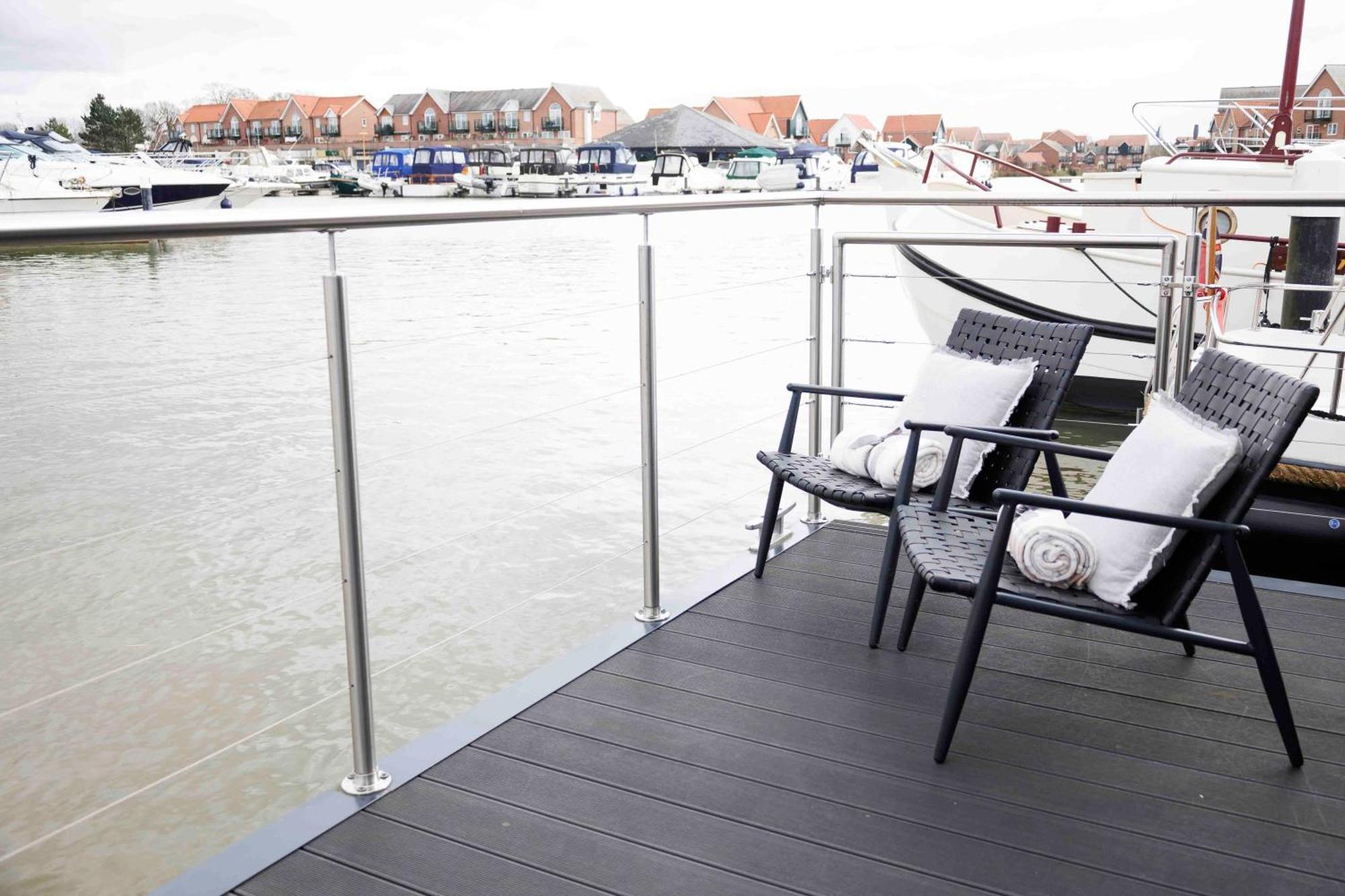 Lincoln Floating Holidays Exterior foto