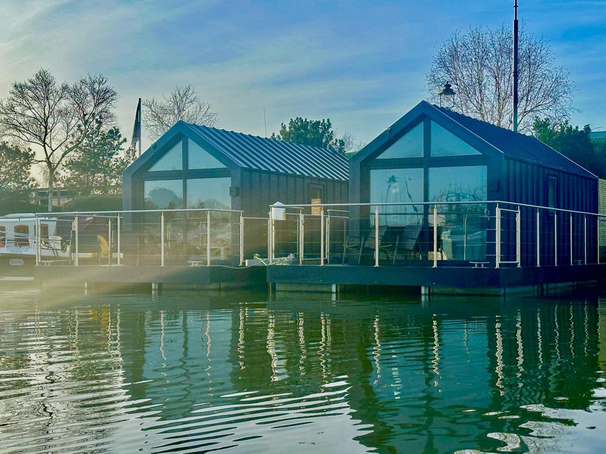 Lincoln Floating Holidays Exterior foto