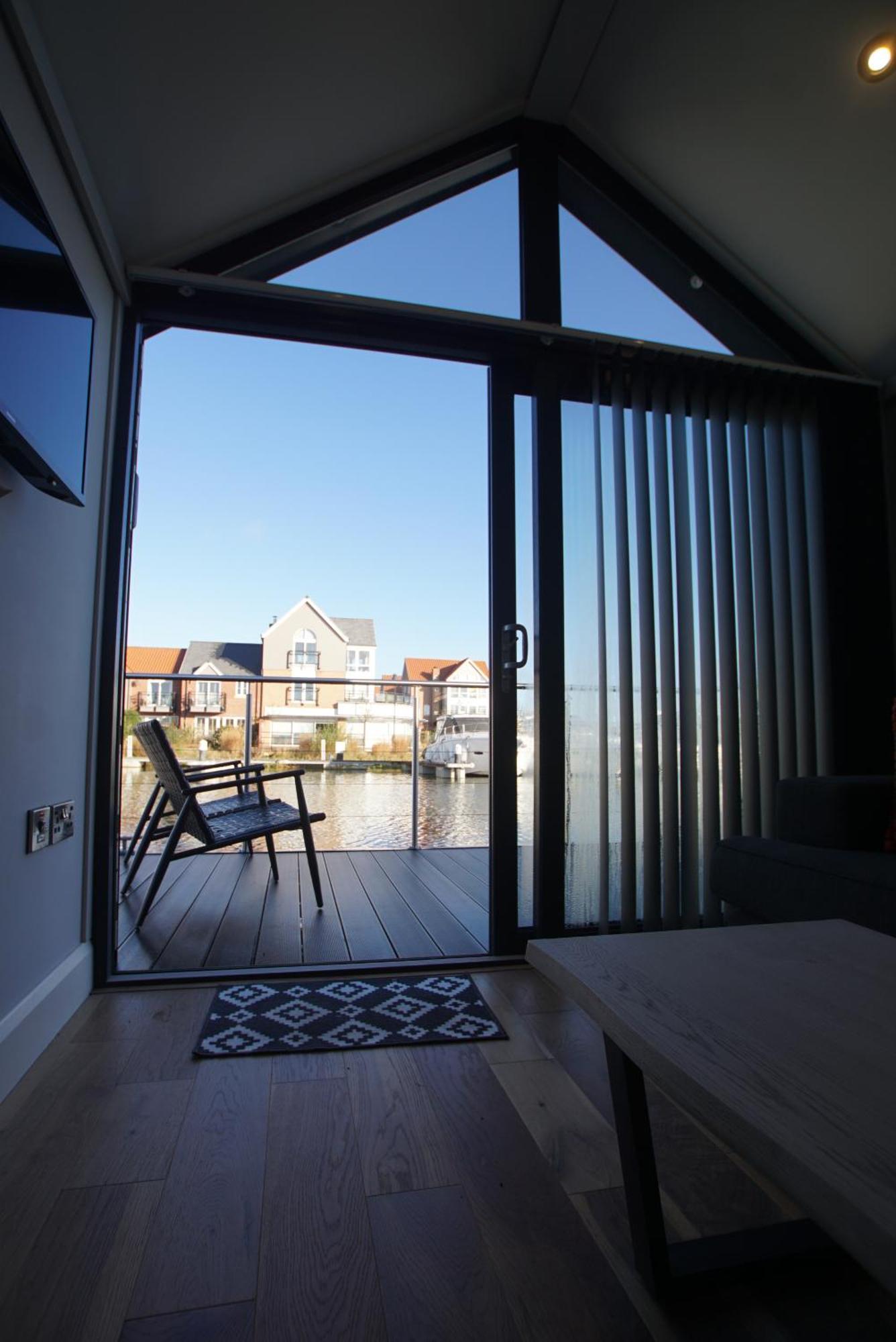 Lincoln Floating Holidays Exterior foto